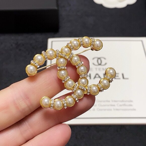 CHANEL Gold and White Pearl Brooch - Picture 1 of 7